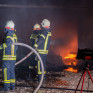 Elektrofahrzeug in Garage in Vollbrand