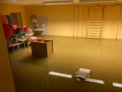 Überflutung in Volksschule
