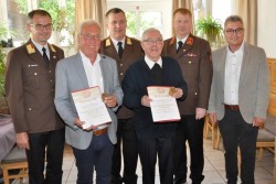 Florian-Ehrenmedaille des Oö. LFV in Bronze für Bürgermeister a.D. Johann Kronberger und em. Pfarrer P. Burkhard Berger